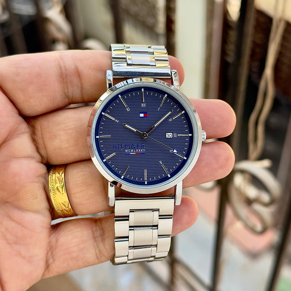 TOMMY HILFIGER – MODERN BLUE ELEGANCE